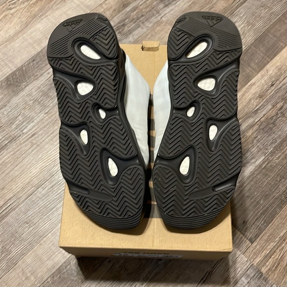 Yeezy Boost 700- Like New Size 10 - Picture 3 of 5